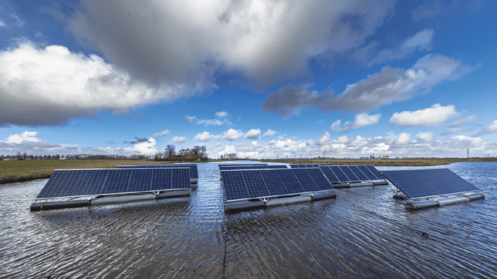energía solar flotante
